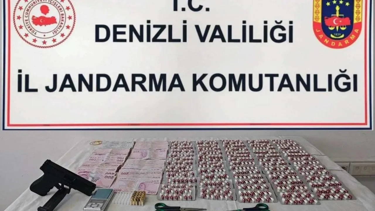 Denizli'de zehir tacirlerine büyük darbe! 3 kişi yakalandı, binlerce uyuşturucu hap ele geçirildi