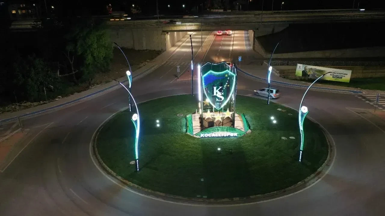 Kocaeli Stadı'na giden yolda Kocaelispor rüzgarı: İki kavşakta dev şov
