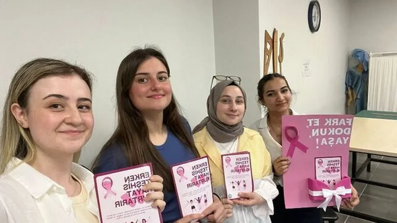 KSTÜ öğrencileri, meme kanseri farkındalığı için kadınlara bilgilendirme yaptı