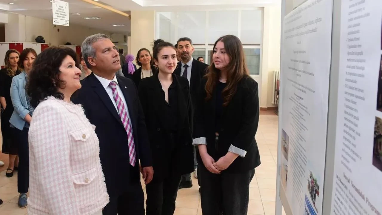 Anadolu Üniversitesi'nde Eczacılık sergisi: Öğrencilerin gönüllü çalışmalarıyla topluma katkı
