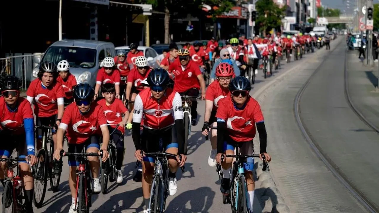 Pedallar 19 Mayıs Için çevrildi: Kocaeli'de bisiklet turu düzenlendi