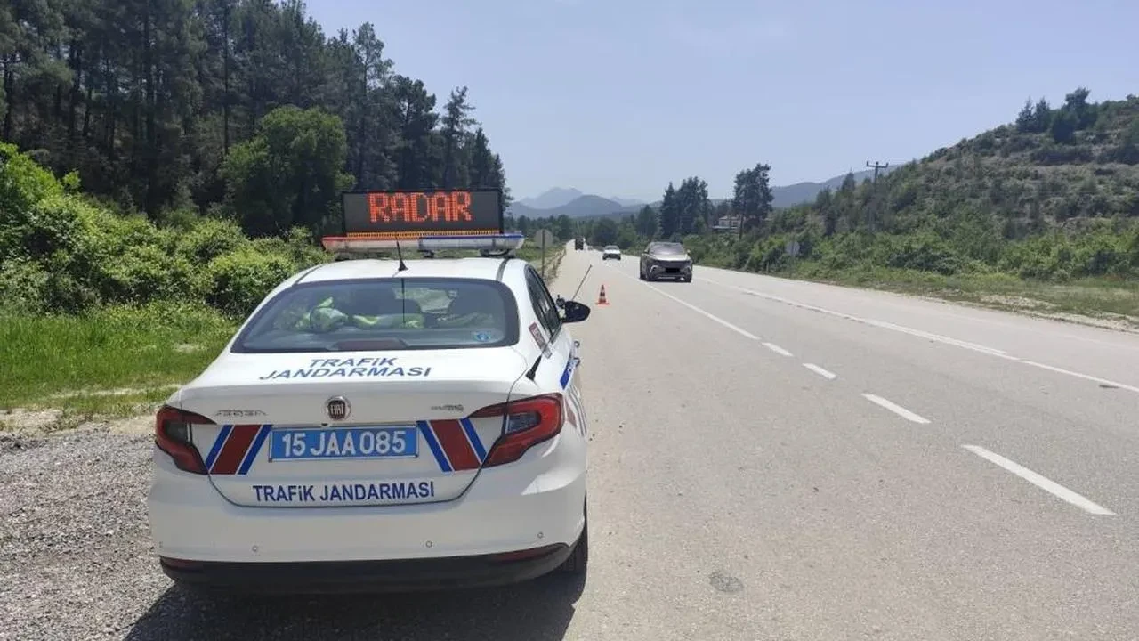 Burdur'da trafik denetimlerinde: 7 bin 462 araç kontrol edildi