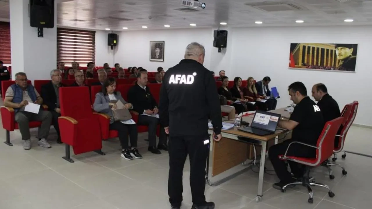 Tekirdağ Ergene'de afet hazırlıkları masaya yatırıldı: Risk analizi toplantısı yapıldı