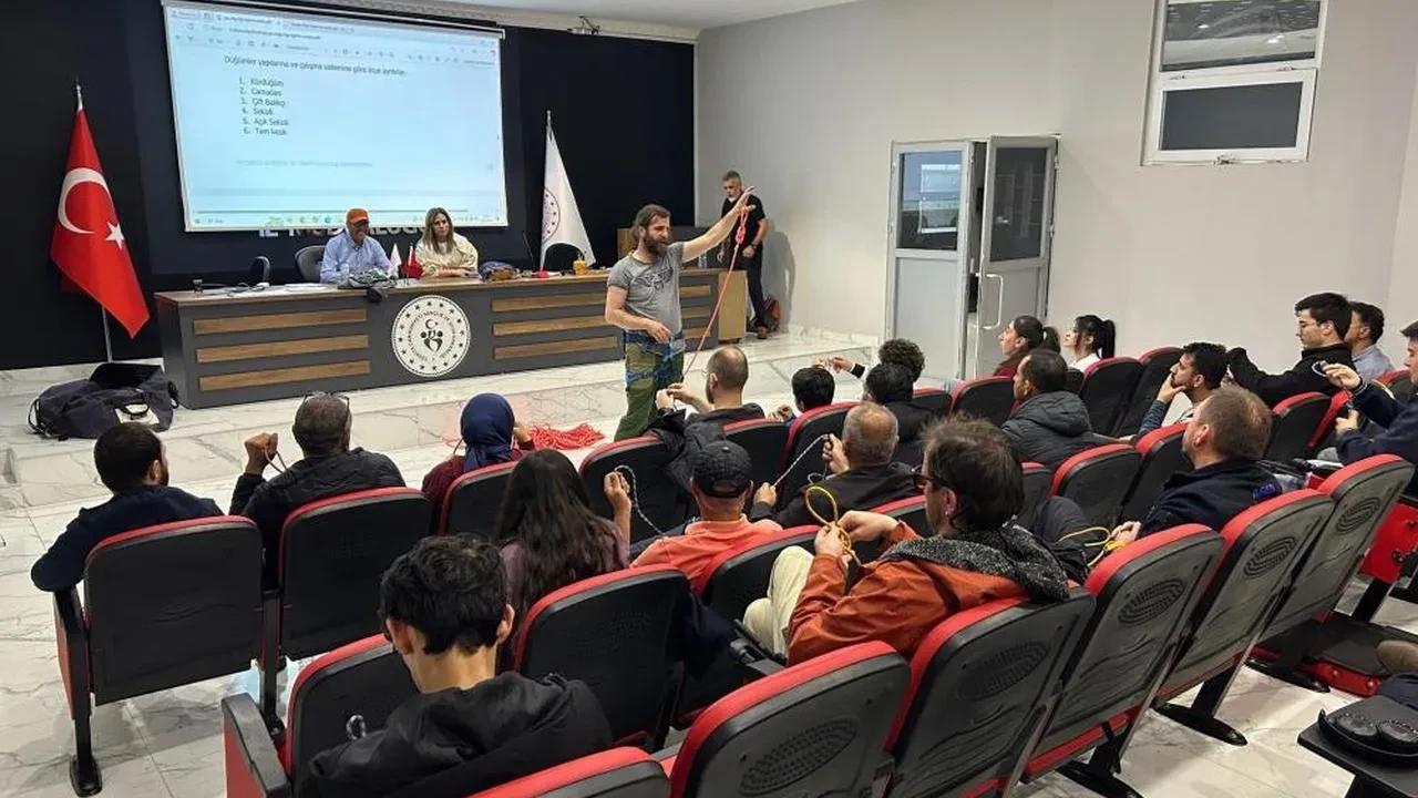 Kayseri'de yaz dağcılık eğitimi başarıyla tamamlandı: 42 katılımcı temel yetkinlikler edindi