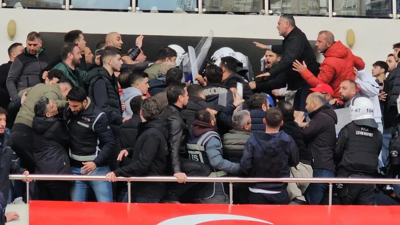 Playoff maçında polise mukavemette bulunanlara adli işlem: 27 kişiye seyirden men cezası