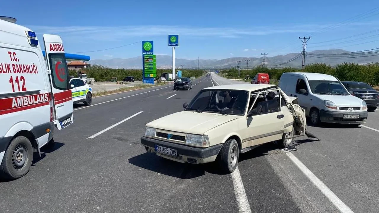 Malatya’da i̇ki otomobil çarpıştı: 4 yaralı