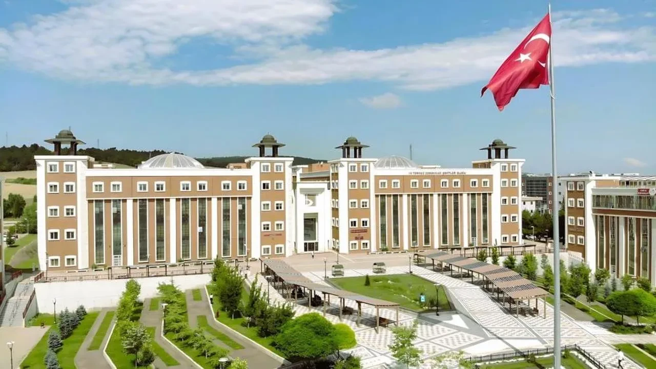 Bilecik Şeyh Edebali Üniversitesi'nde sürpriz değişiklik: İslami İlimler Fakültesi'nin adı İlahiyat Fakültesi oldu