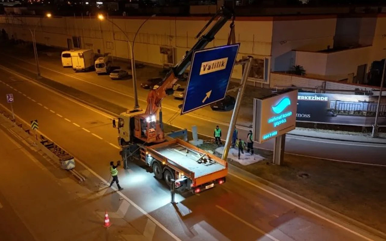 Kocaeli yollarına yeni L tipi levhalar yerleştirildi