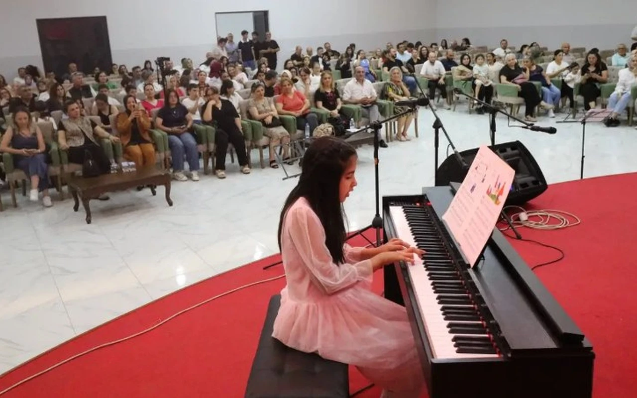 Derince Belediyesi müzik kursu öğrencileri konser verdi