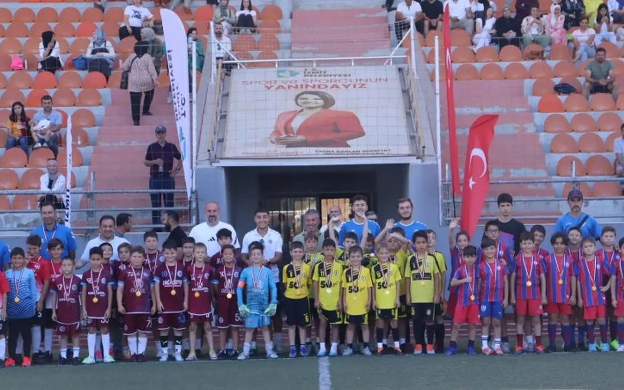 İzmit Kurtuluş Futbol Turnuvası başarıyla tamamlandı