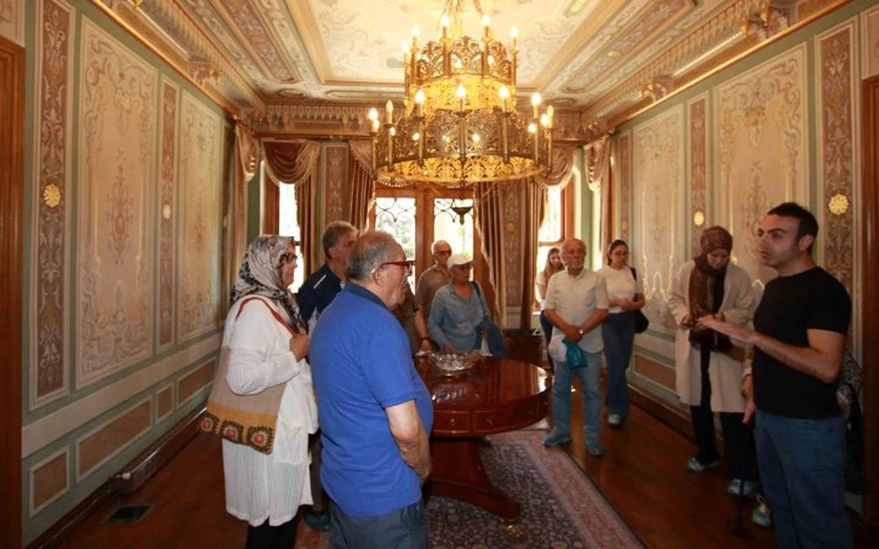 Huzurevi sakinleri Selim Sırrı Paşa Konağını gezdi