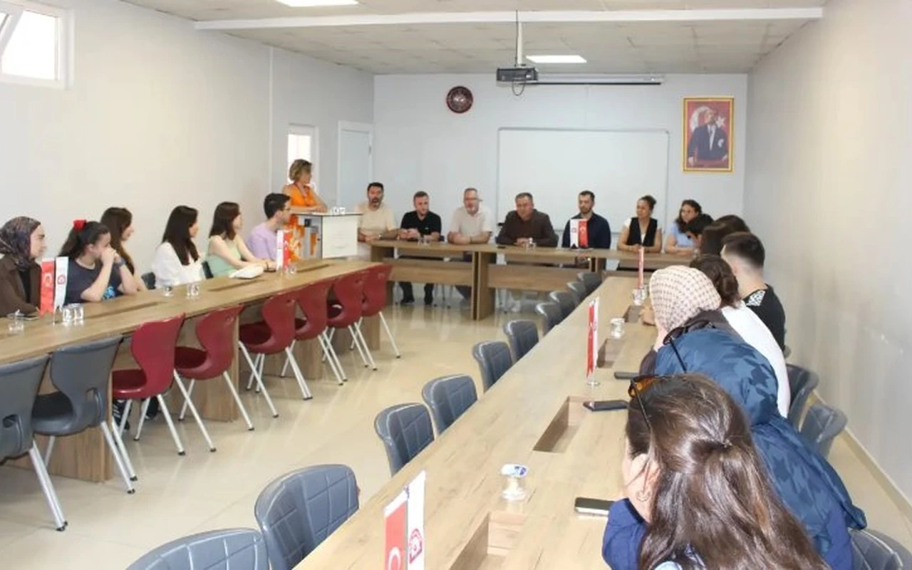 Bilgi Köprüsü başarılı lise mezunlarını ödüllendirdi