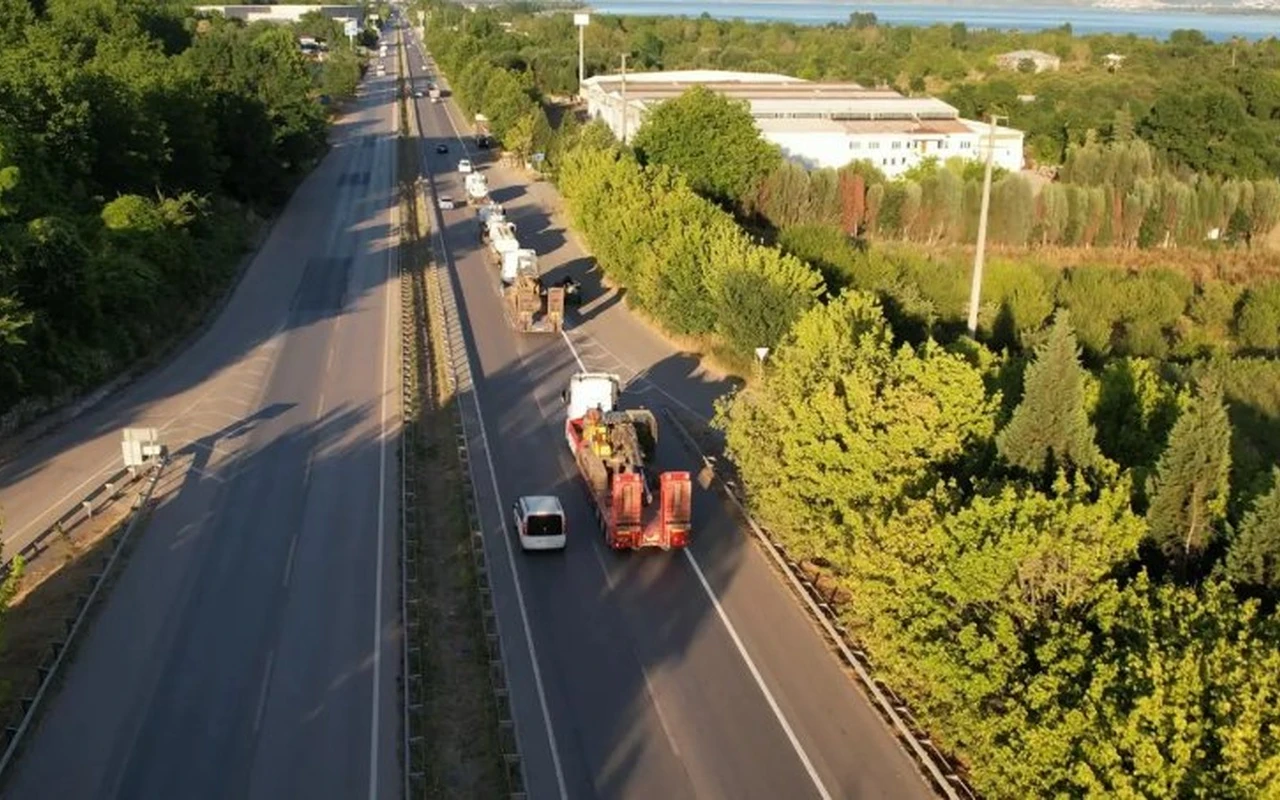 Kocaeli Büyükşehir ekipleri Sakarya yangınına koştu
