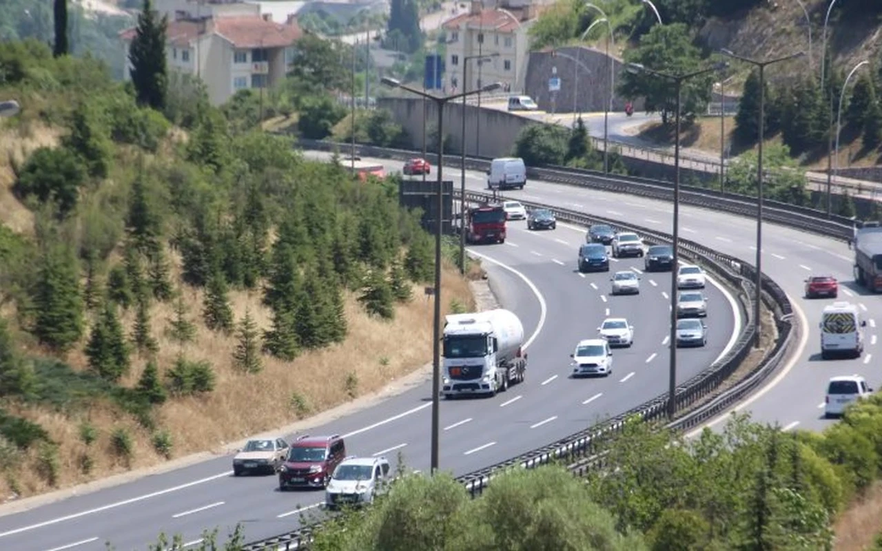 Kurban Bayramı sonrası TEM Kocaeli trafiği yoğunlaştı