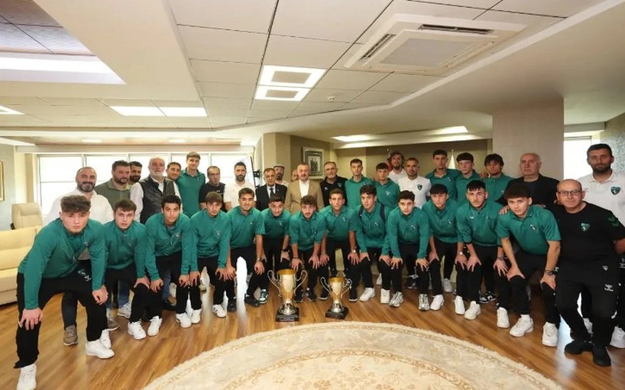 Şampiyon Kocaelispor U19 Takımı Başkanı Ziyaret Etti