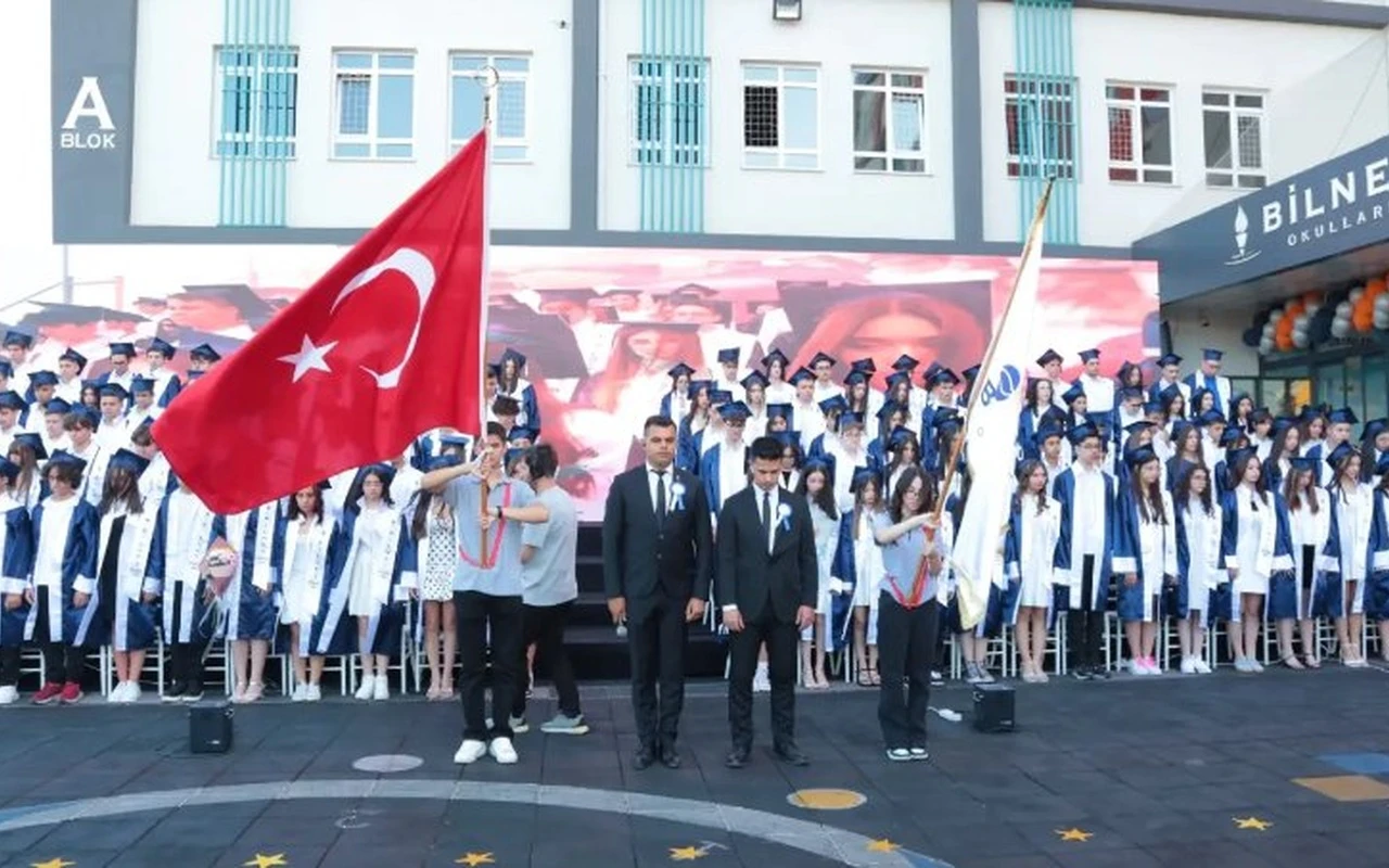 Bilnet Okulları mezuniyet töreninde engelli öğrenci parladı