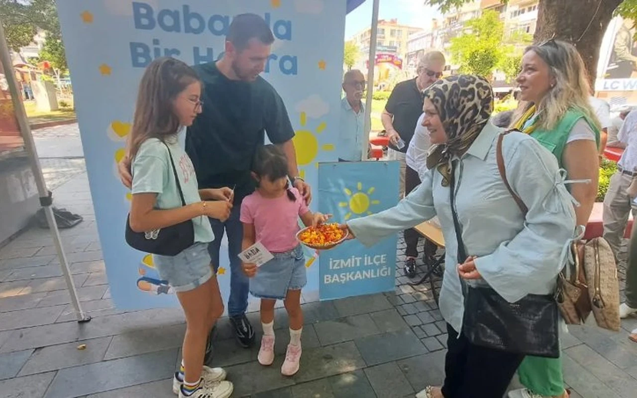 İYİ Parti İzmit Babalar Gününü kutladı