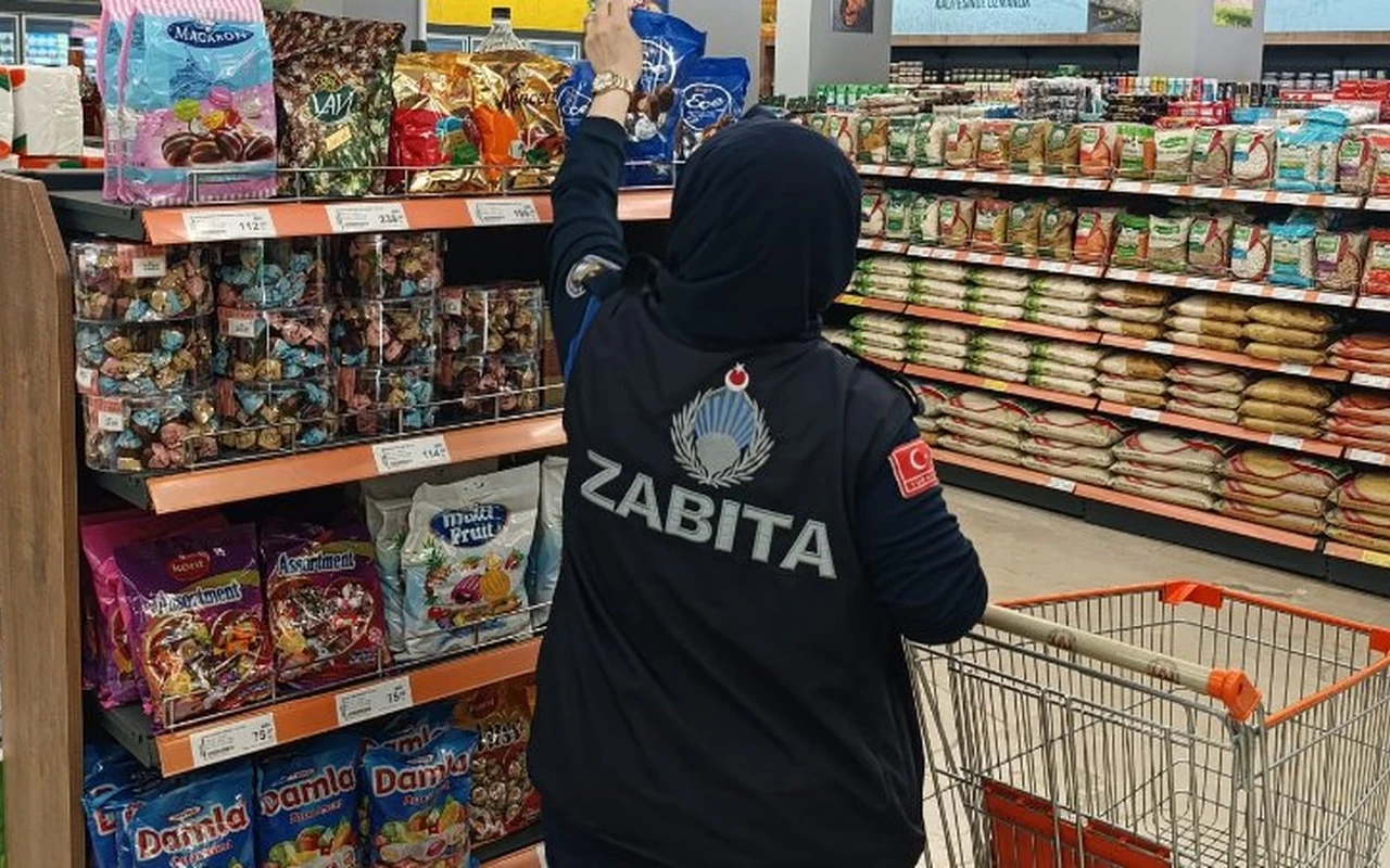 Kocaeli zabıtası bayram öncesi market denetimi yaptı