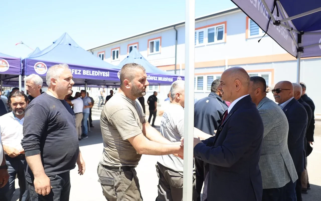 Körfez Belediye Başkanı personelle bayramda buluştu