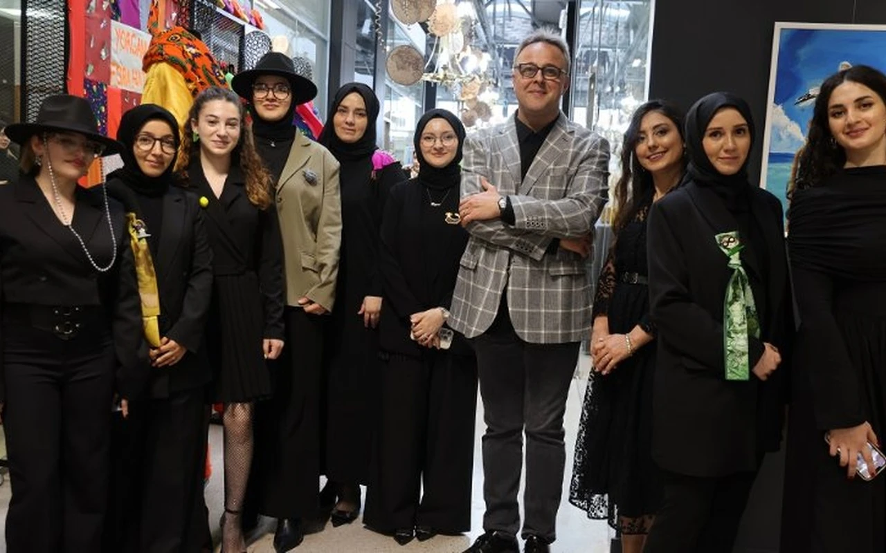 KOMEK Moda Akademisi vitrin sergisi açıldı