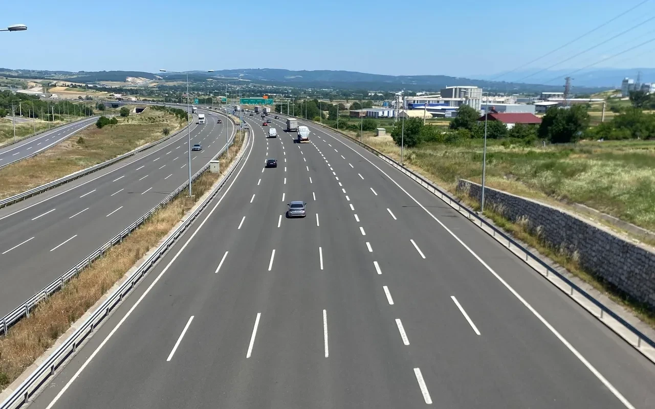 Bayram trafiği TEM ve Kocaeli yollarında akıyor