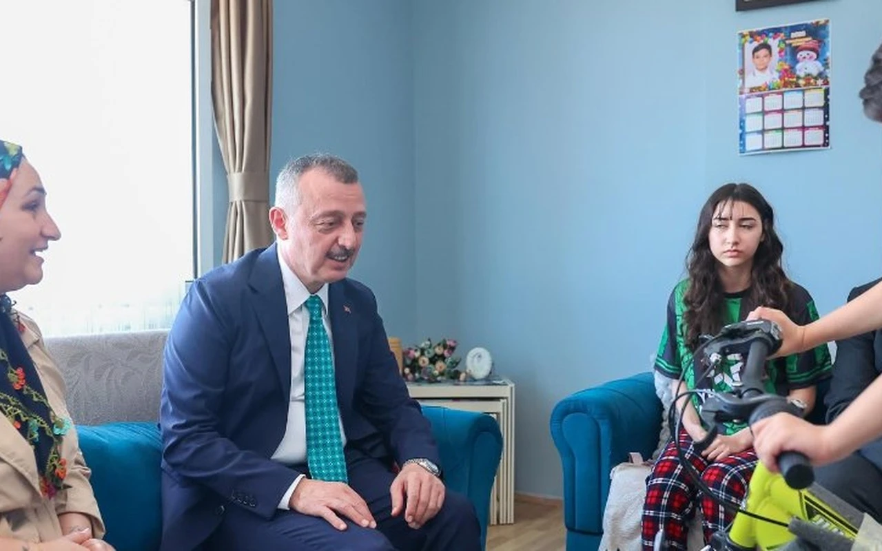 Kocaeli Büyükşehir Başkanı ev ziyaretlerinde bulundu