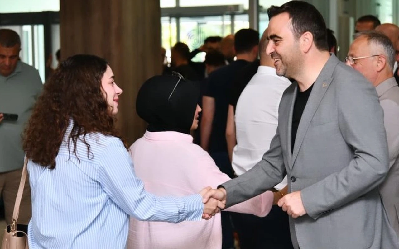 Başkan Özlü personelle bayram kutlaması yaptı