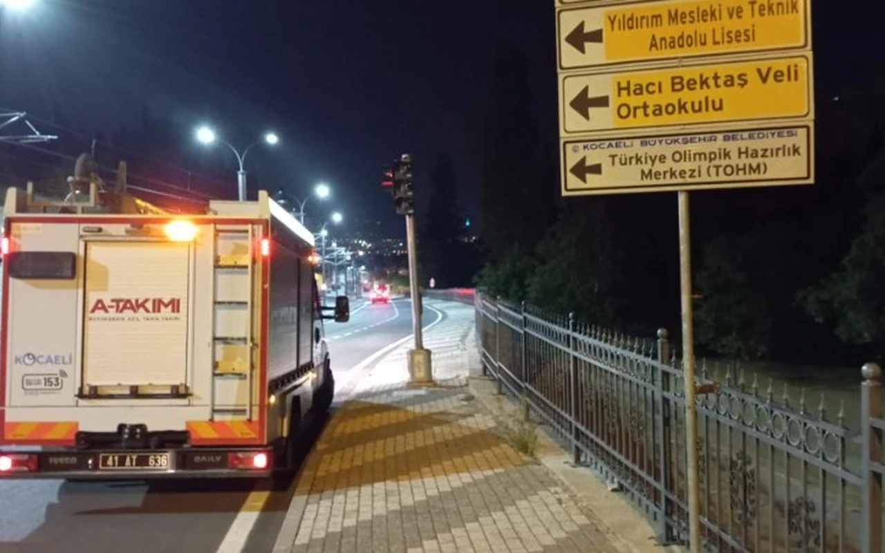 Kocaeli Büyükşehir yol bakım çalışmaları sürüyor