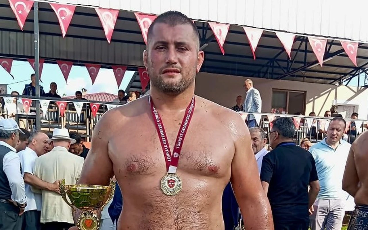 Başiskele güreşçisi Hamza Özkaradeniz başpehlivan oldu