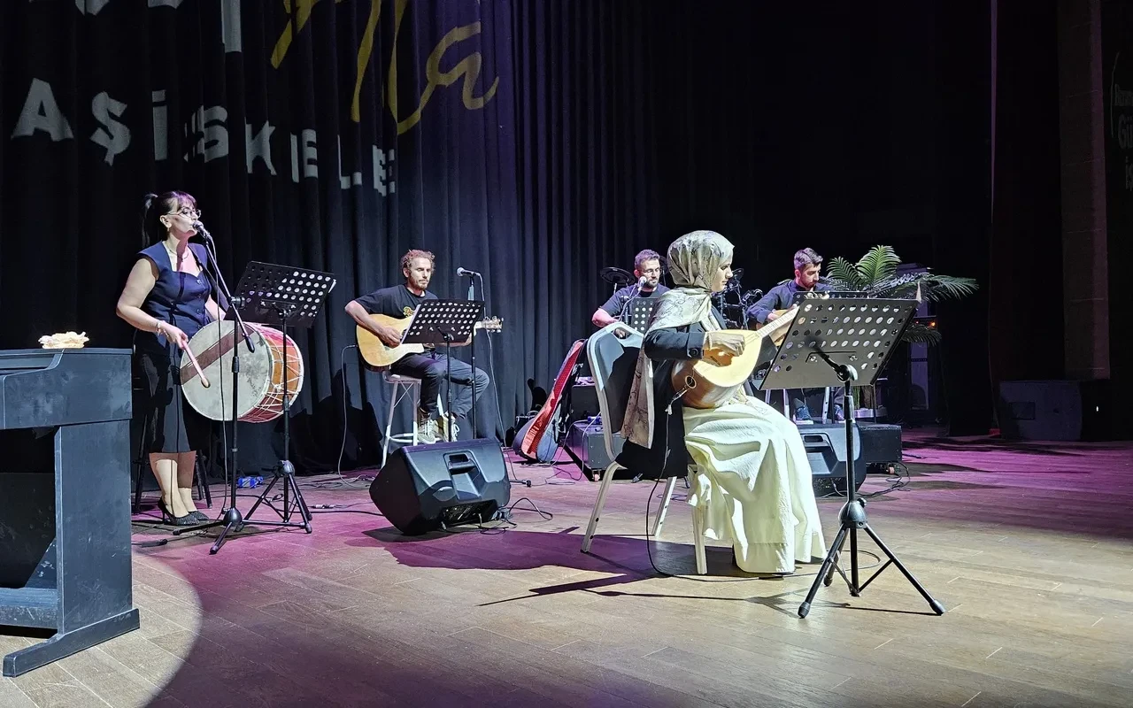 Başiskele Müzik Okulları öğrencileri yıl sonu gösterdi
