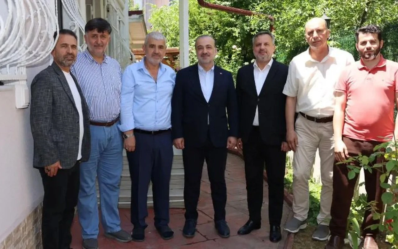 AK Parti Başkanı Talus hacıları ziyaret etti