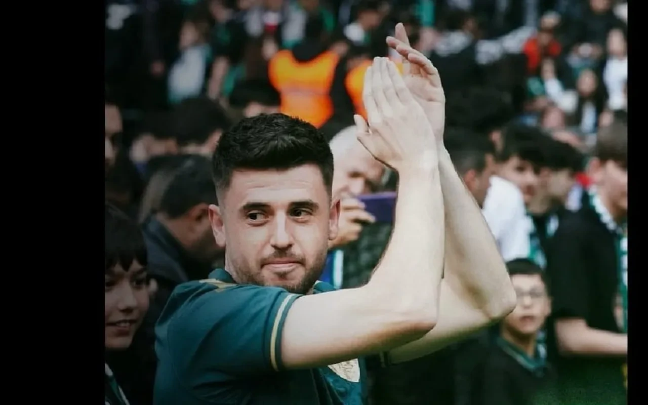 Kocaelispor üç futbolcu ile yollarını ayırdı