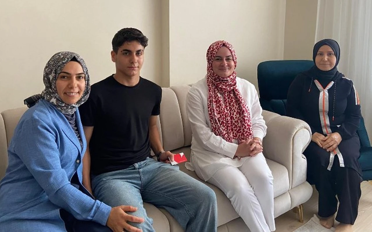 İlçe Kadın Kolları LGS öğrencilerine destek verdi