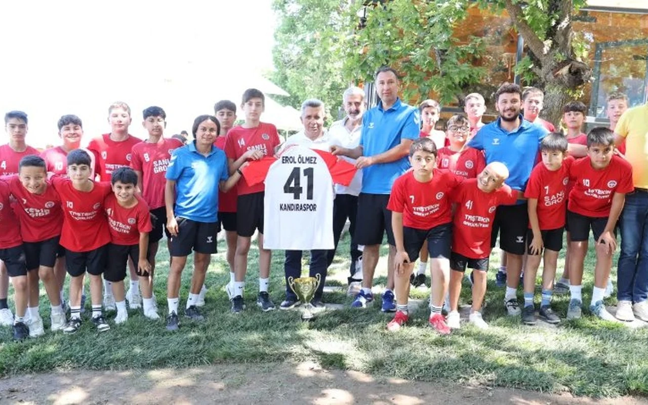 Kandıraspor U13 takımı şampiyonluğu kahvaltıda kutladı