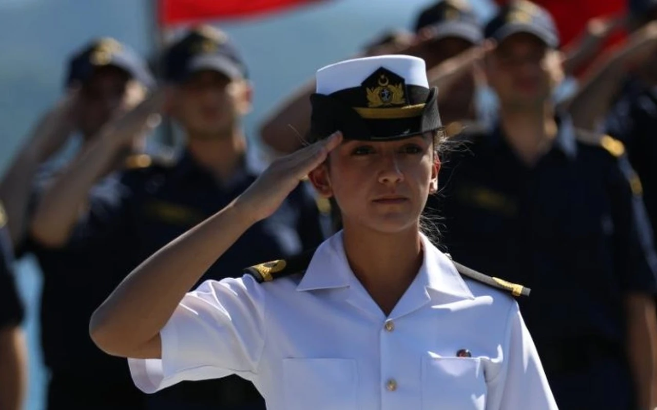 Deniz Kuvvetleri kadın subaylar zoru başarıyor