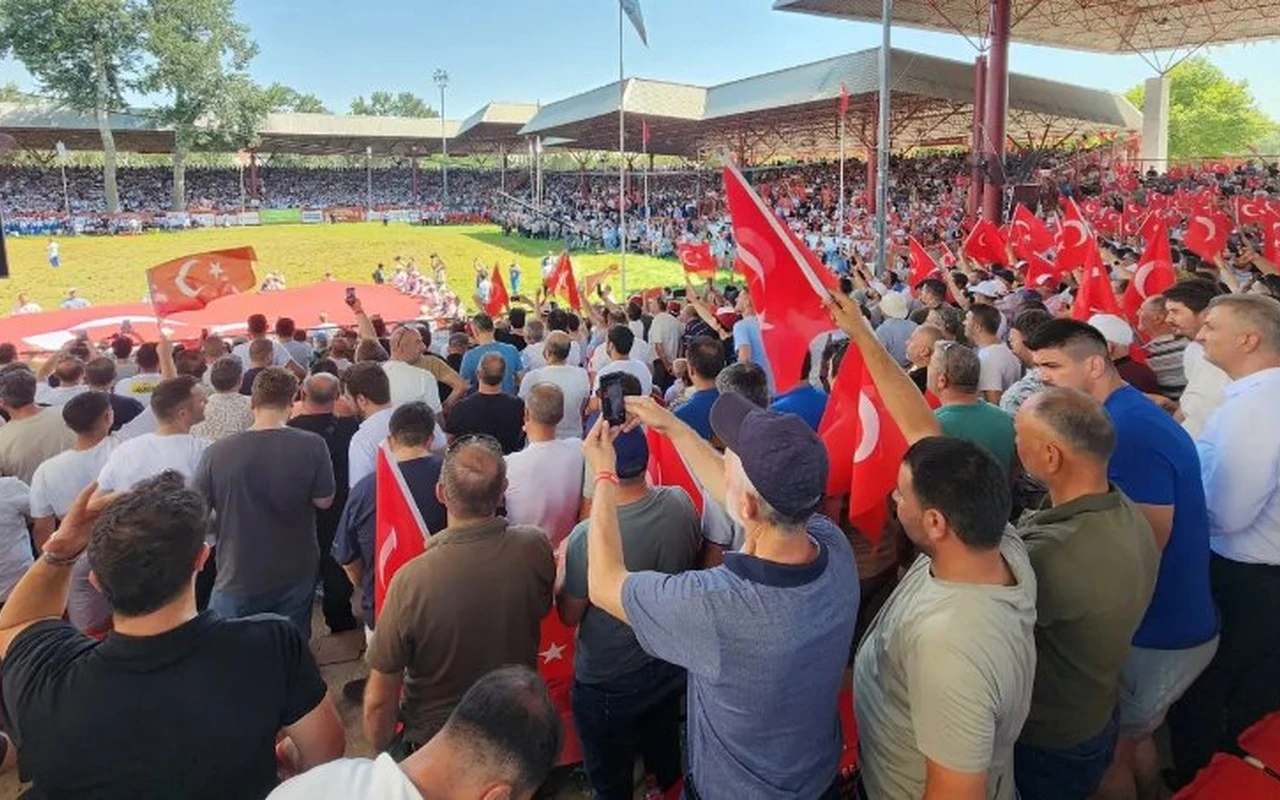 Gölcük Belediyespor pehlivanı Öner kürsüye çıktı