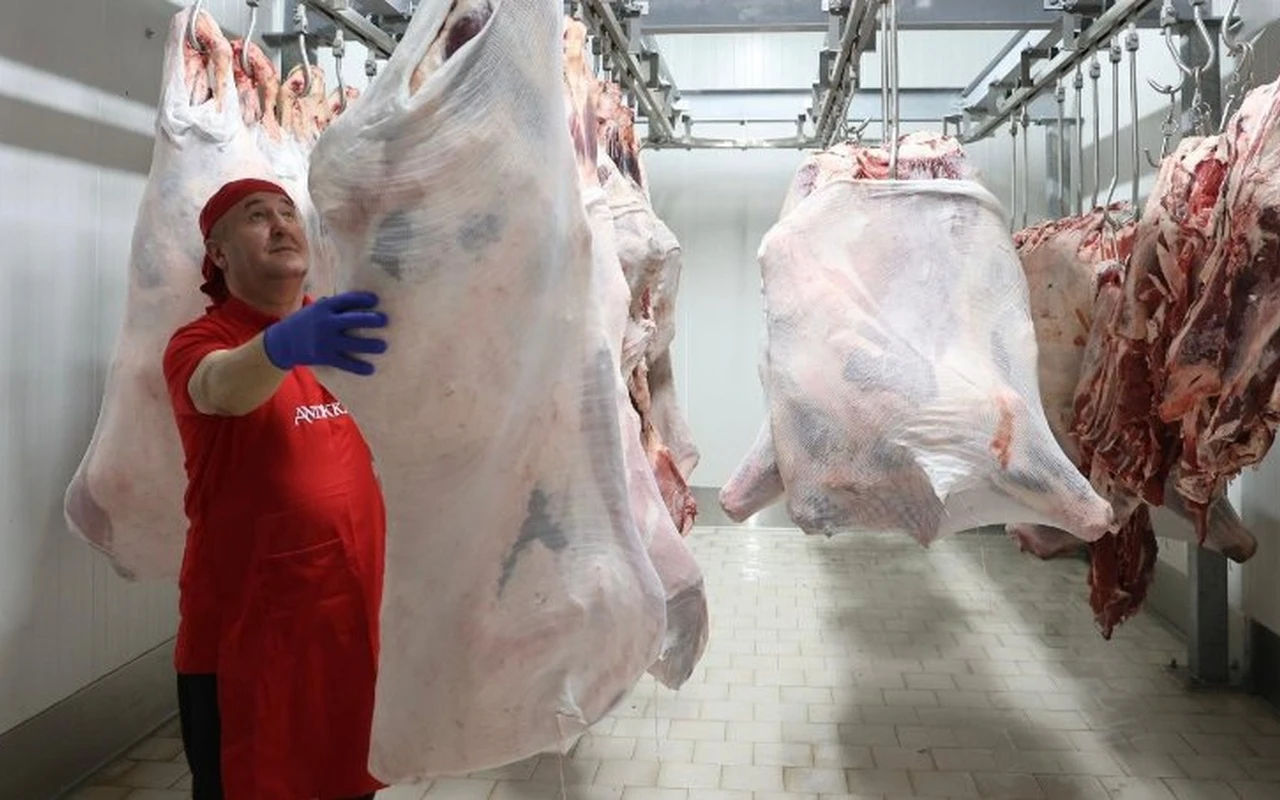 Antikkapı yüksek hijyenli köfte ve sucuk satışa çıktı