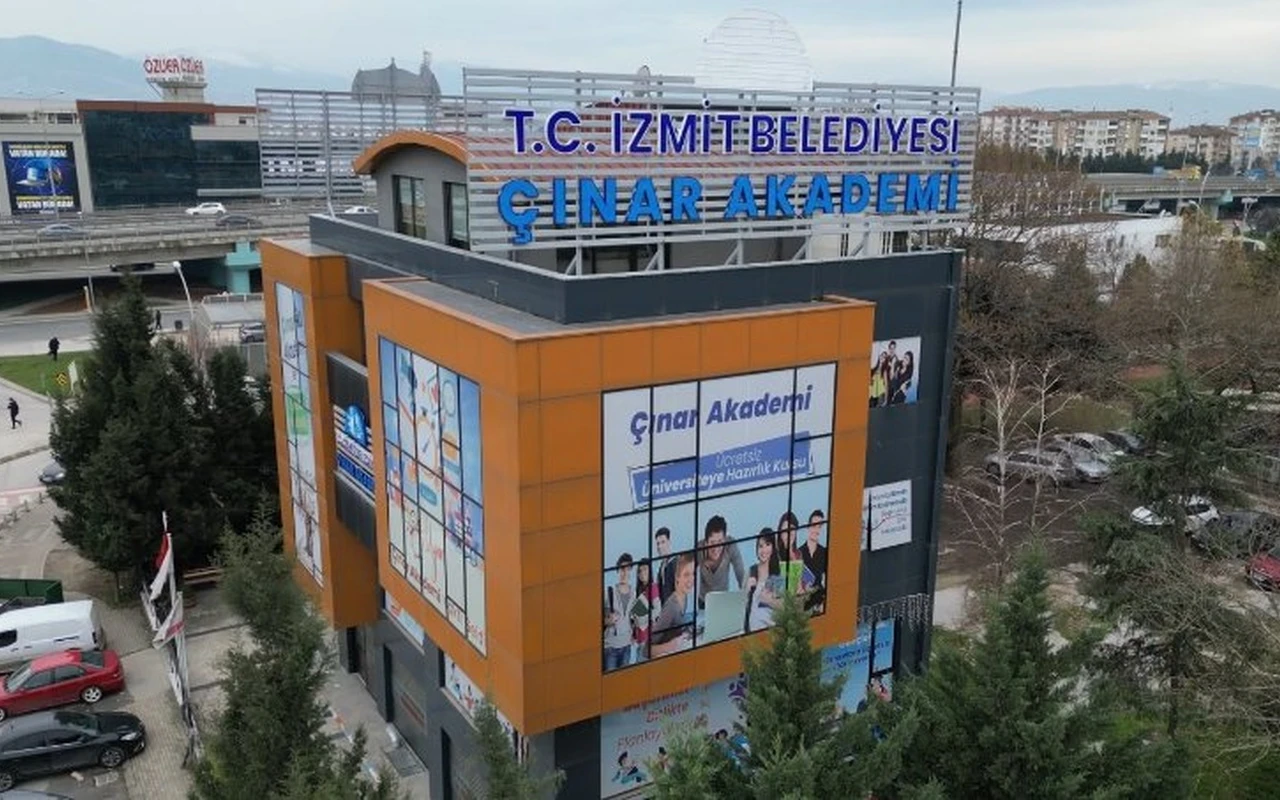 İzmit Belediyesi YKS tercih danışmanlığı başlattı
