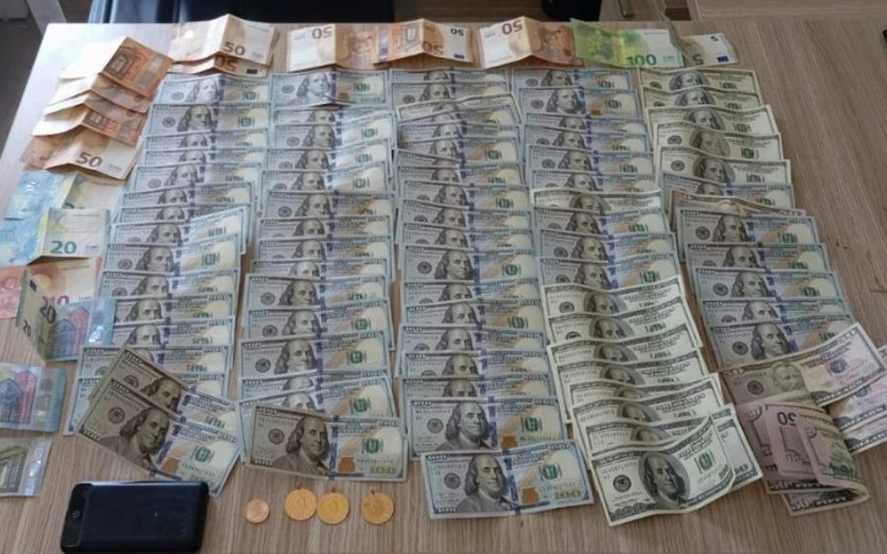 Kocaeli’de otomobilden altın ve döviz çalan şahıs yakalandı
