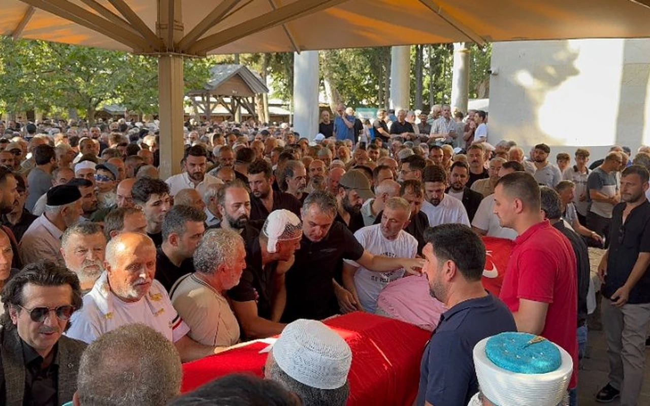 Polis memurunun ailesi Gebze'de toprağa verildi