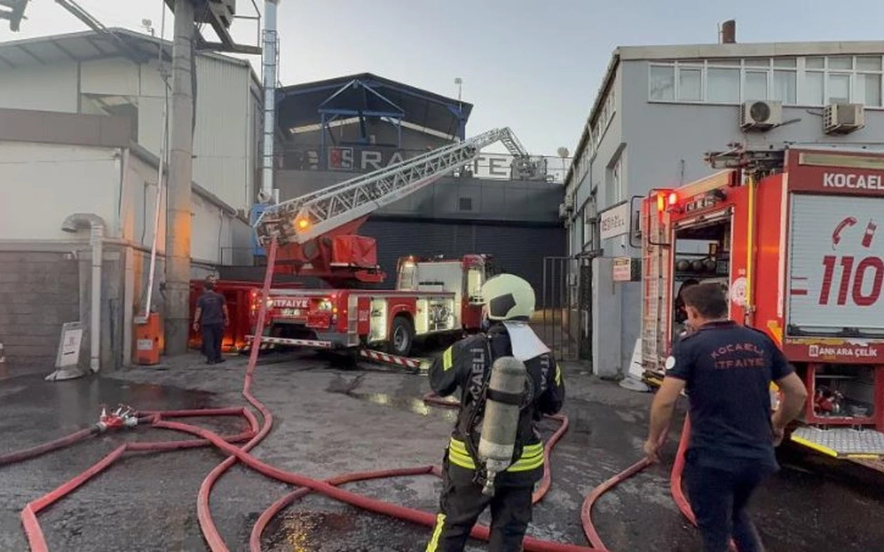 Gebze demir çelik fabrikasında yangın söndürüldü