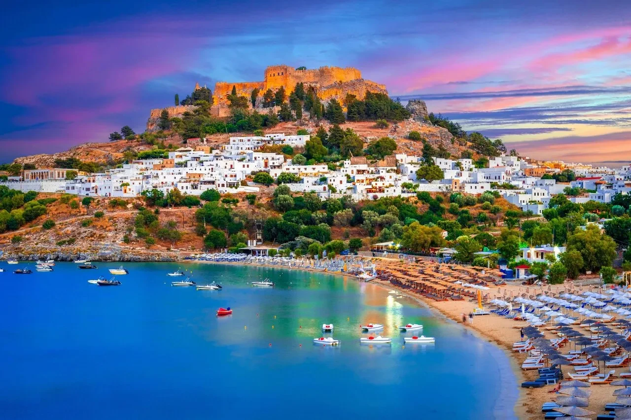 Rodos’ta Nerede Kalınır ve Nasıl Araç Kiralanır?