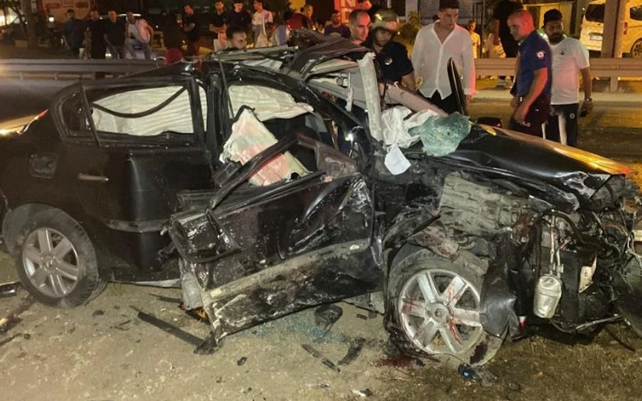 Kocaeli'de otomobil köprü ayağına çarptı 2 yaralı