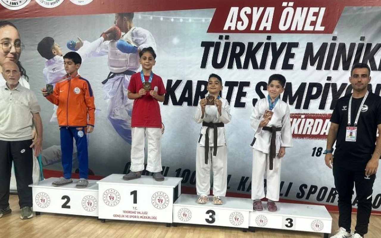 Körfez Gençlerbirliği SK minikler şampiyonadan madalyalarla döndü