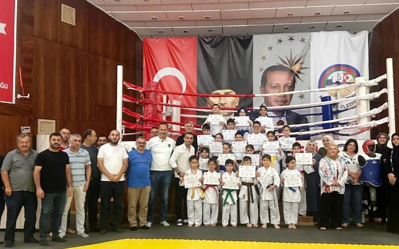 Körfez Belediyesinde 23 karateci kuşak atladı