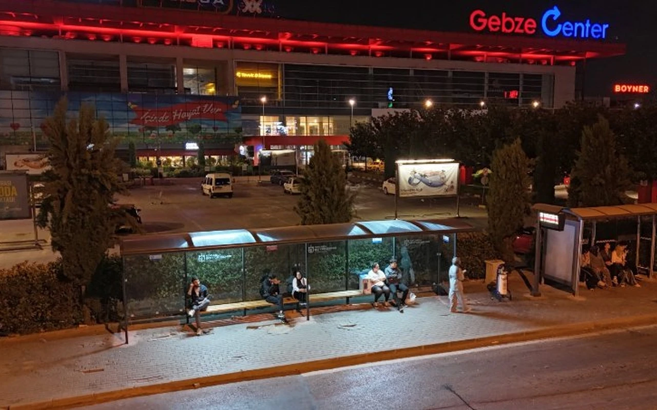 Kocaeli Büyükşehir 12 modern durak hizmete aldı