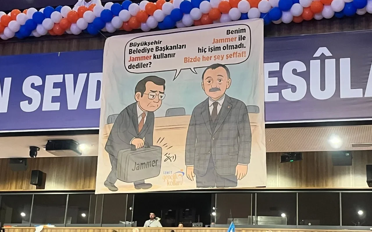 Danışma Meclisinde İmamoğlu Pankartta Eleştirildi Büyükakın Gülümsedi