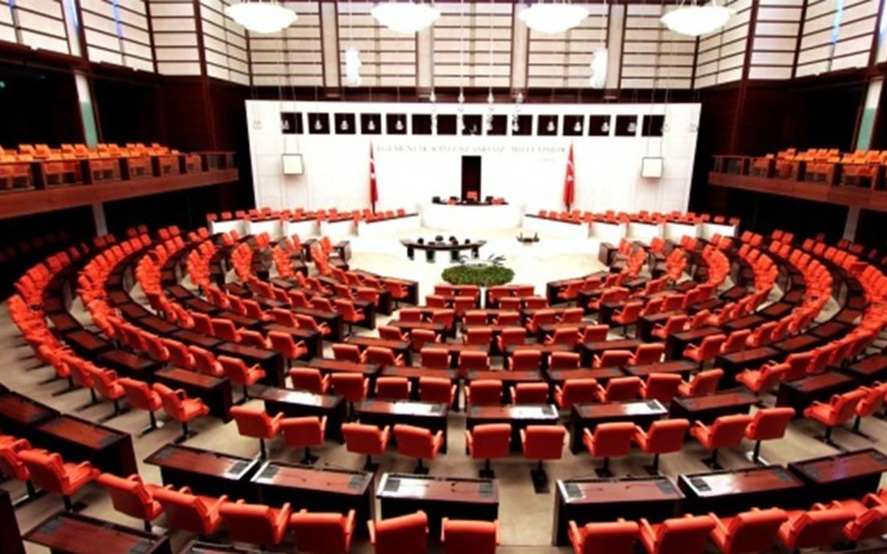 Gelecek Partisi 2 milletvekili istifa etti