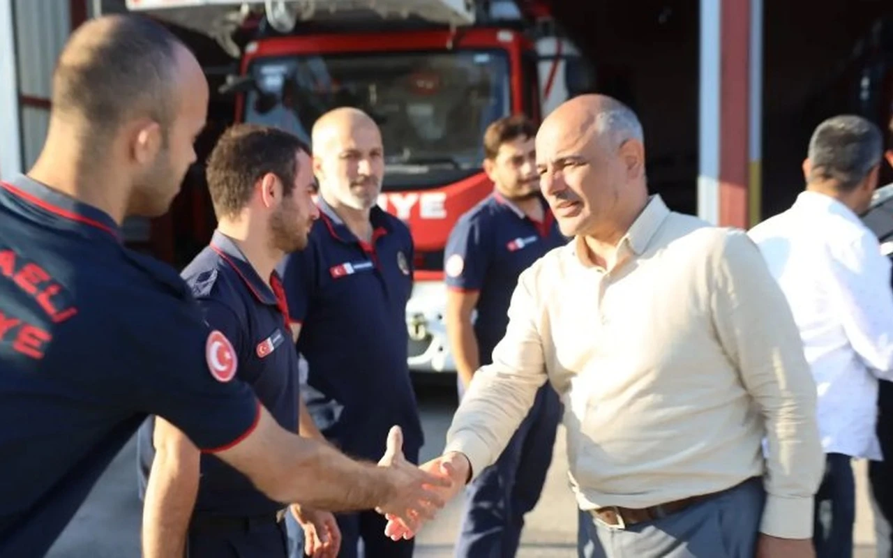 Körfez Başkanı yangınla mücadele eden ekipleri ziyaret