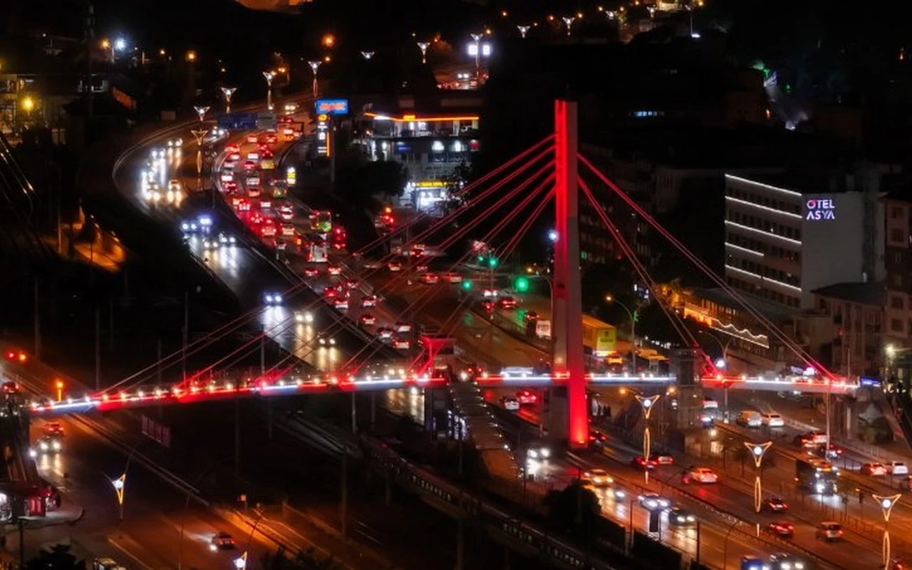 Kocaeli üst geçitler ışıklandırıldı